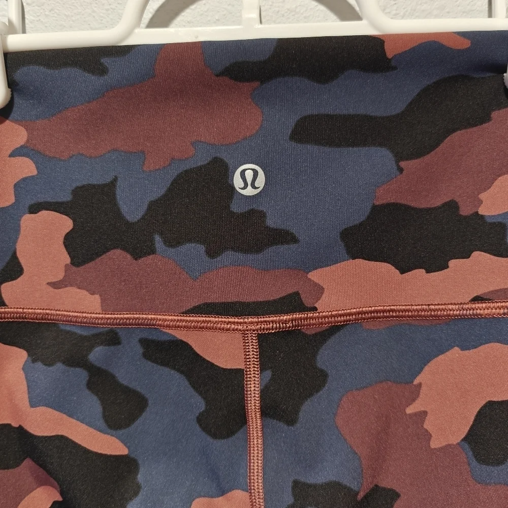 NWOT Lululemon High Waisted Leggings Size 4 Camo Camouflage Wunder Under